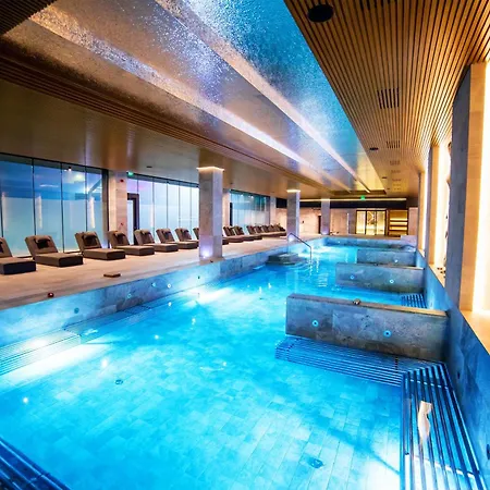 Grand - Fitness & Ξενοδοχείο 4*